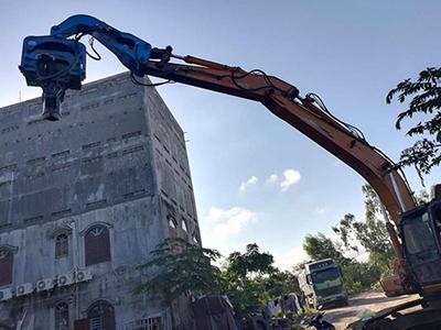 CAT 336 Excavator Mounted Vibratory Hammers for Concrete Piles Driving in Vietnam